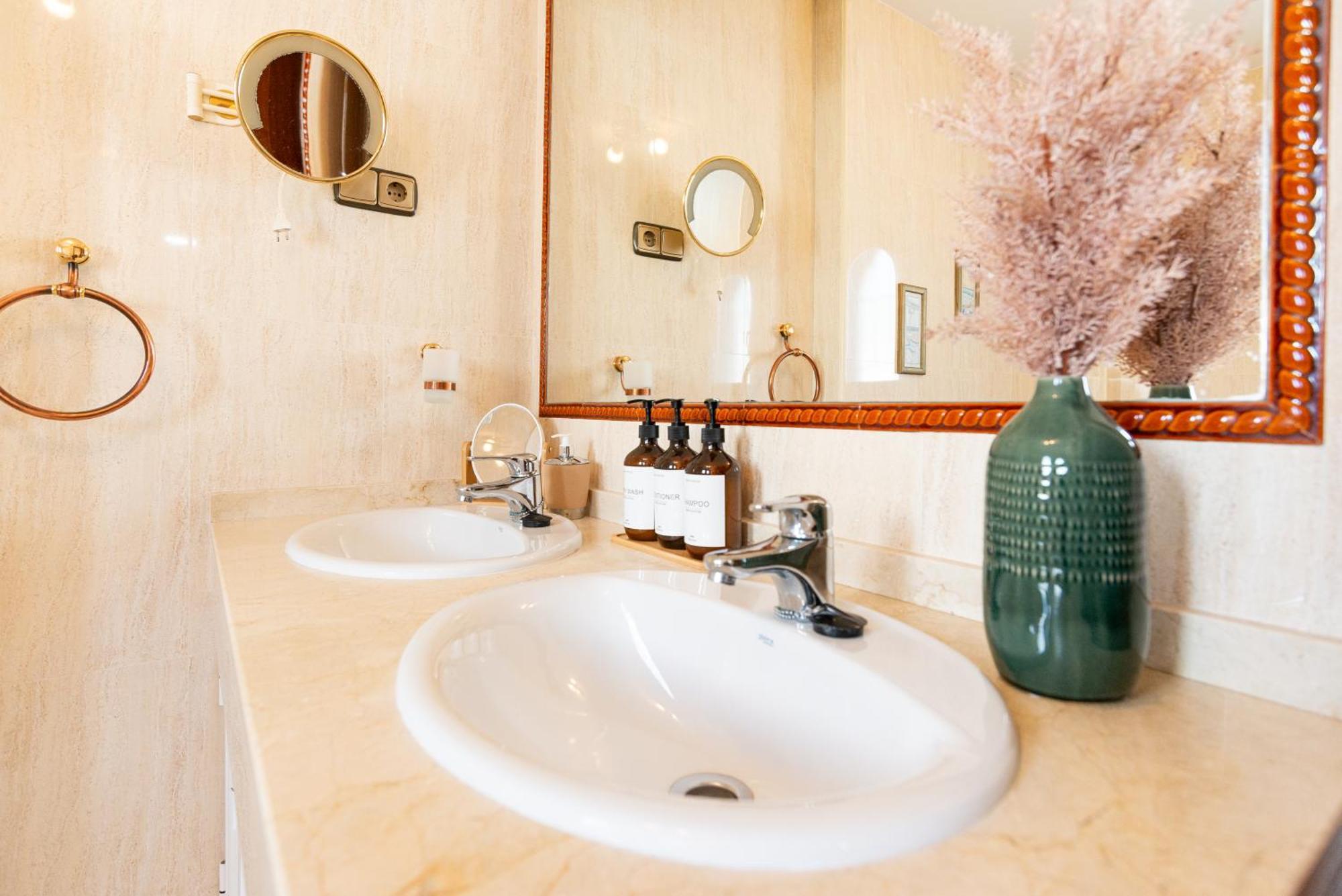 Villa Valentina - Renovated On Los Alamos Beach Torremolinos Ngoại thất bức ảnh