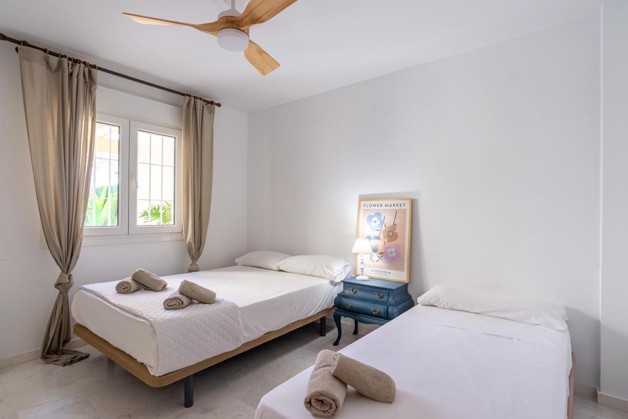 Villa Valentina - Renovated On Los Alamos Beach Torremolinos Ngoại thất bức ảnh