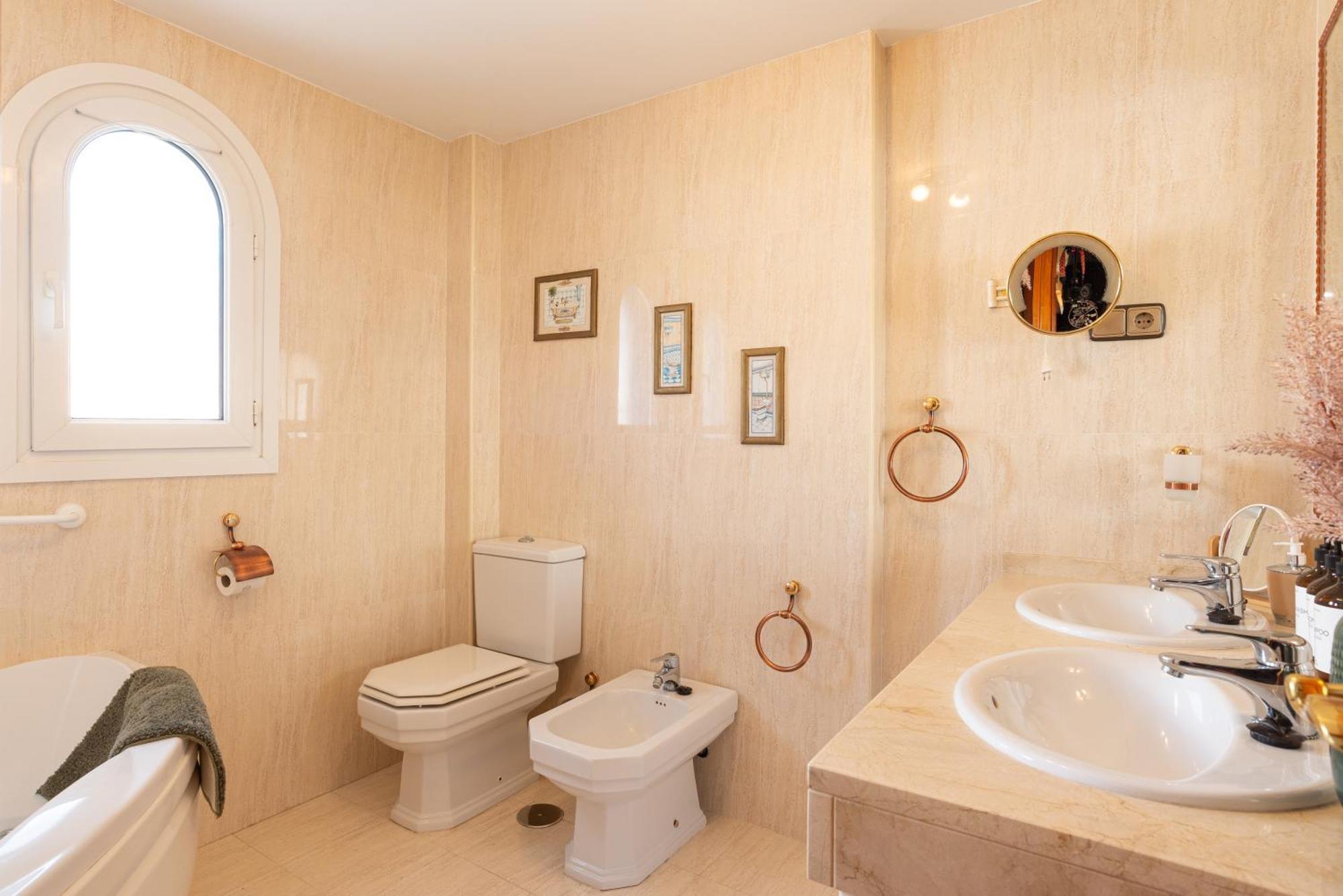 Villa Valentina - Renovated On Los Alamos Beach Torremolinos Ngoại thất bức ảnh